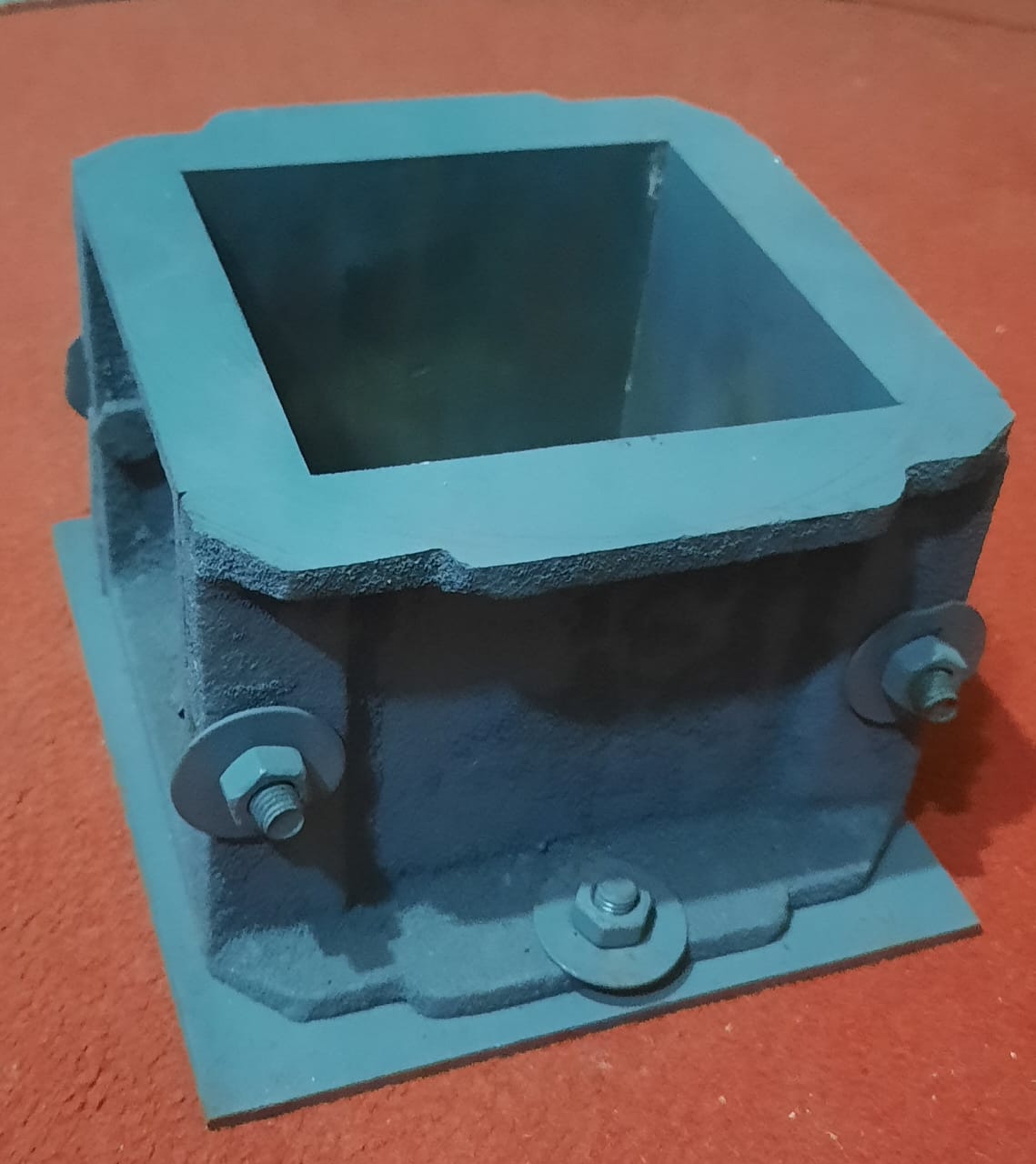 Cube mold